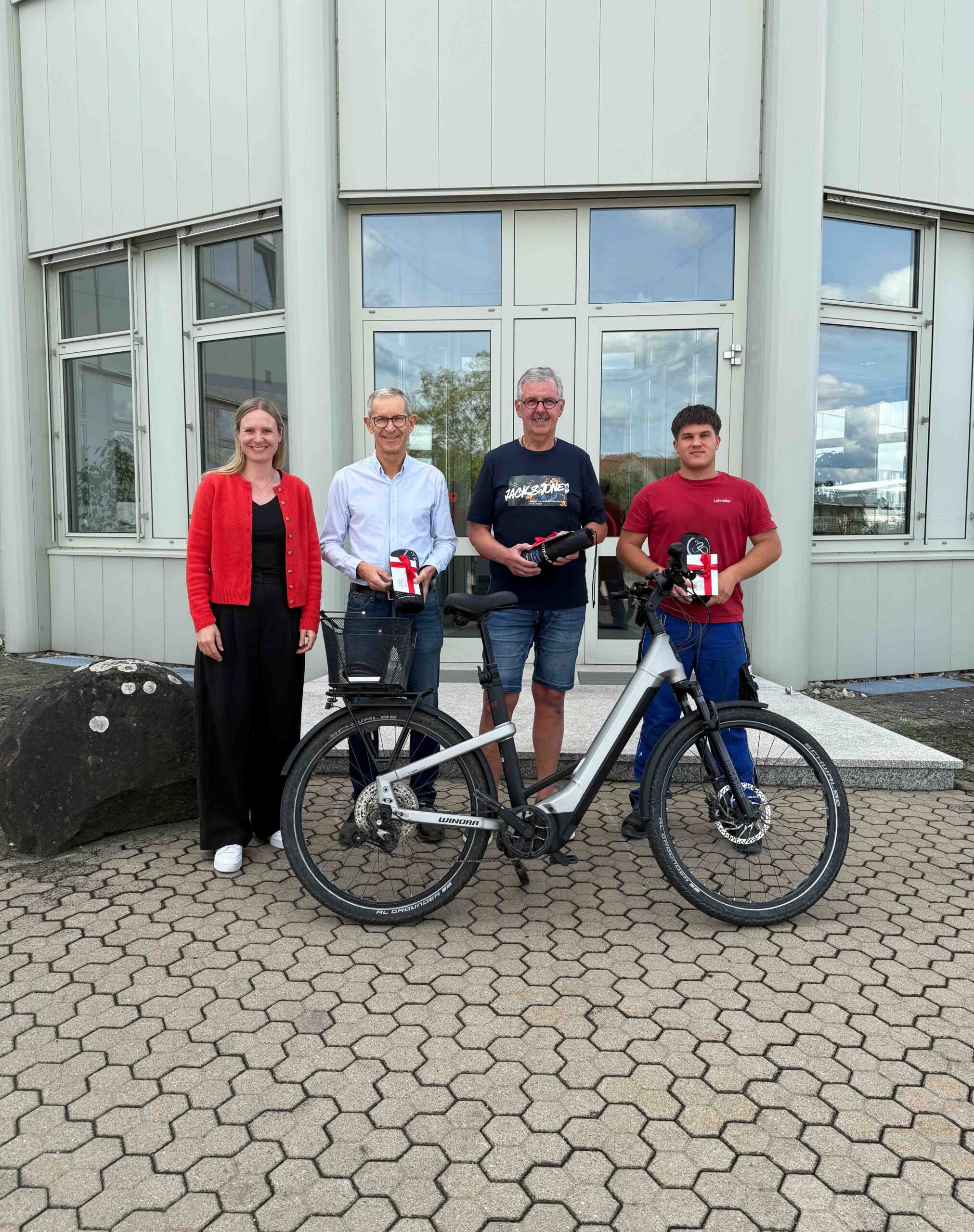 Gruppenfoto mit Fahrrad